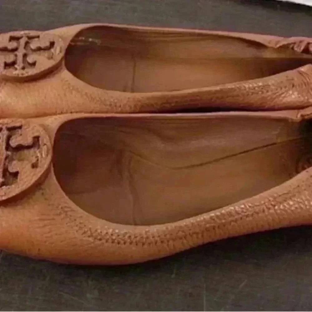 Tory Burch Tan Leather Embellished Logo Ballet Flats Women's Shoes Size 9.5